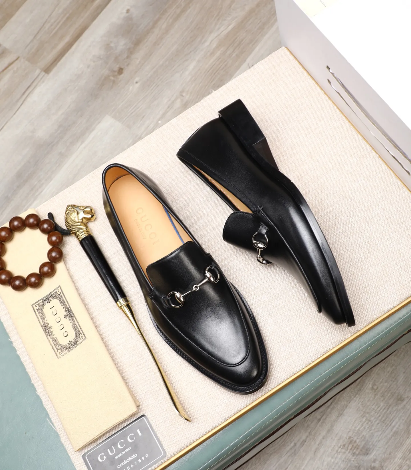 Men's shoes 💰520 (all cowhide) GUCCI high-end formal leather shoes. Original imported first-layer calfskin from Italy. Water-dyed cowhide lining. Original hardware. I believe you will be impressed from the first time you see it. The avant-garde style can no longer fully interpret its elegance. AAA grade rubber outsole. Super comfortable. The original last from the counter ensures its original version and quality. The simple upper ensures its comfort and breathability. A pair of truly good shoes has its own unique soul, prestigious quality, regular size 38-44